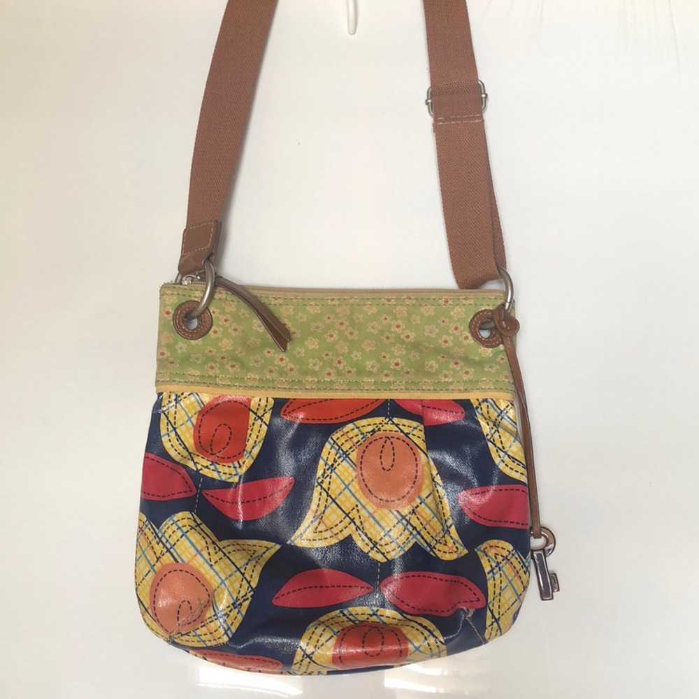 FOSSIL vintage super cute summer handbag. Multi colored floral design.